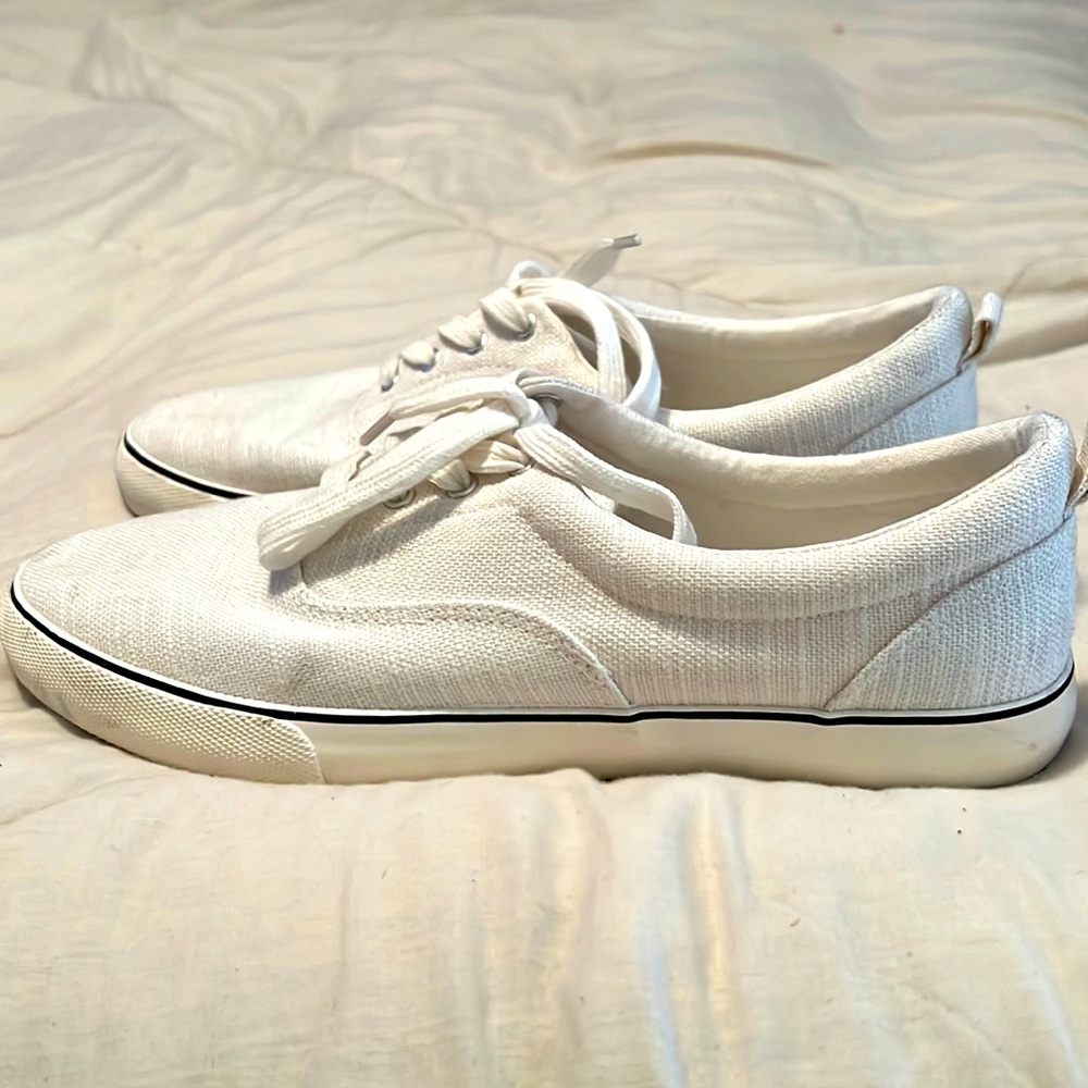 Size 10 vans like shoes from target. Like a white and beige color together.